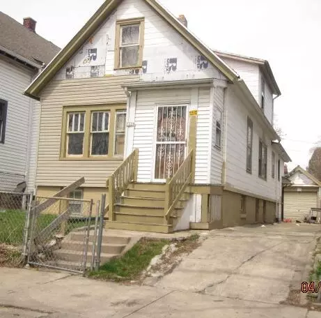 1228 W Ring, Milwaukee, WI 53206