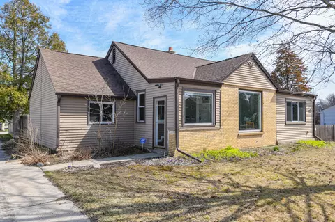 4754 N 104th, Wauwatosa, WI 53225
