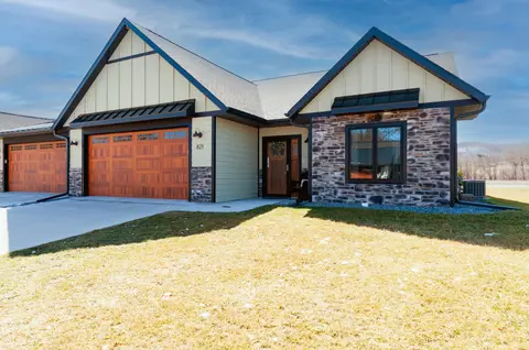 821 Bridle, La Crescent, MN 55947