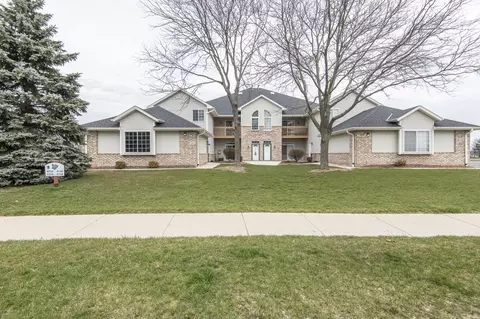 4748 W Maple Leaf, Greenfield, WI 53220