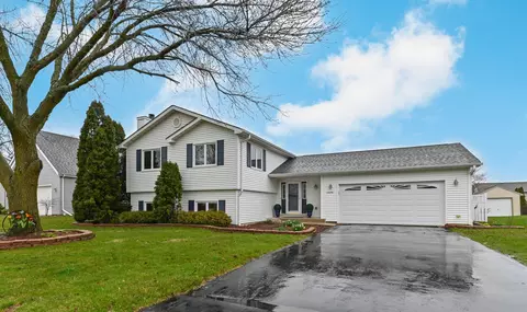 10370 S Mockingbird, Oak Creek, WI 53154