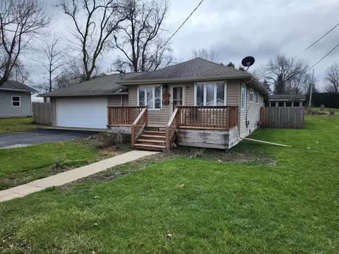 w1039 Golden Glow Road, Bloomfield, WI 53128