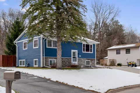 830 6th, Onalaska, WI 54650