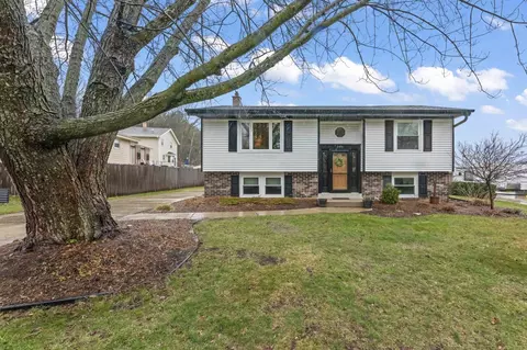 206 Chestnut Rdg, Hartland, WI 53029
