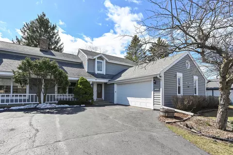1429 W De La Warr, Mequon, WI 53092