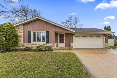 1111 Wisteria, Waukesha, WI 53189