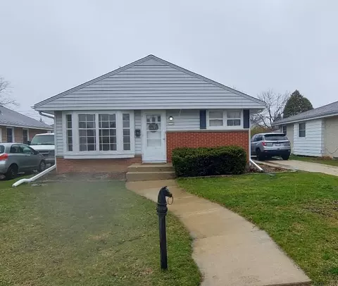 7738 W Eden, Milwaukee, WI 53220