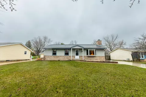 1115 Cherrywood, Waukesha, WI 53188