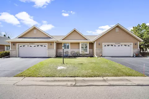 n24w24045 Brandon Oaks #B, Pewaukee, WI 53072