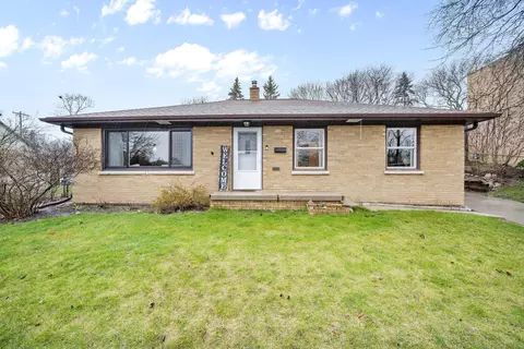 310 Oxford, Waukesha, WI 53186