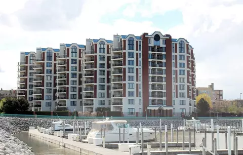 333 Lake #105, Racine, WI 53403