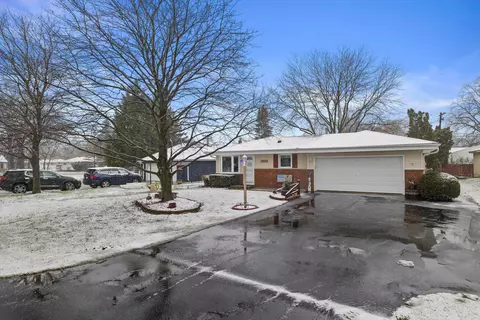 5465 S 114th, Hales Corners, WI 53130