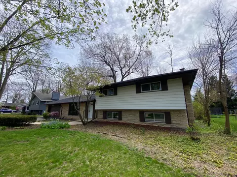 2341 W Acacia, Glendale, WI 53209