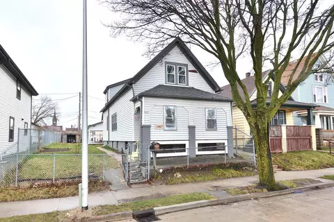 2467 W Cherry, Milwaukee, WI 53205