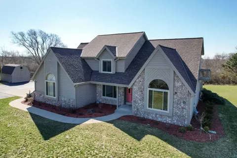 909 Duchess, Oconomowoc, WI 53066