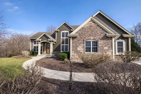 w243n2742 Creekside, Pewaukee, WI 53072
