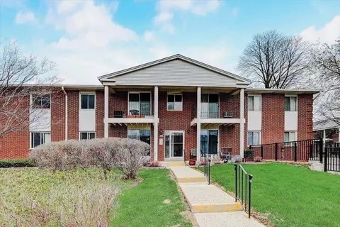 6167 W Howard #16, Greenfield, WI 53220