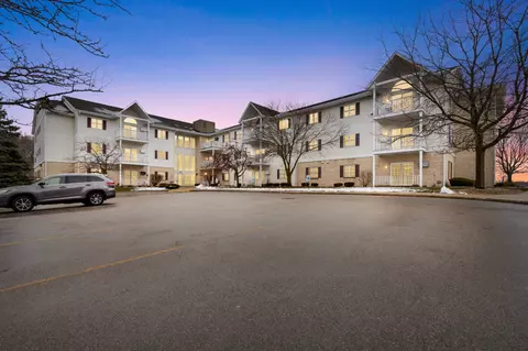 715 Canterberry #210, West Bend, WI 53090