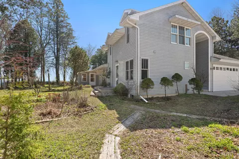 1021 Lake, Manitowoc, WI 54220