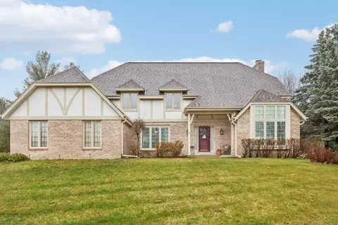 s60w24160 Red Wing, Waukesha, WI 53189