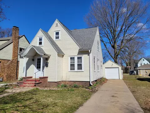 1209 Ferry, La Crosse, WI 54601