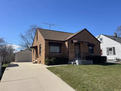 4467 S Lenox, Milwaukee, WI 53207