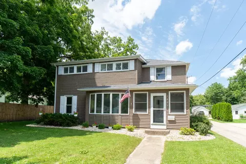1421 Dodge, Lake Geneva, WI 53147