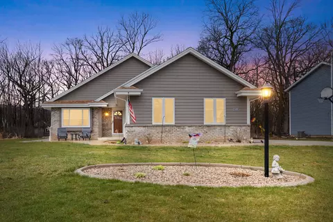 14555 W Fieldpointe, New Berlin, WI 53151