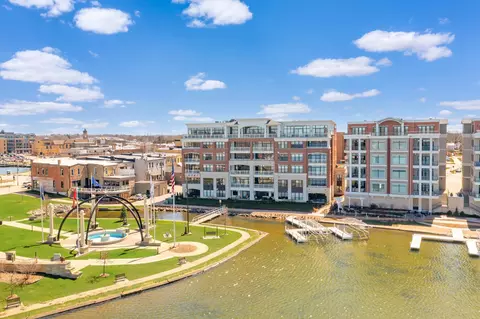 128 W Wisconsin #303, Oconomowoc, WI 53066