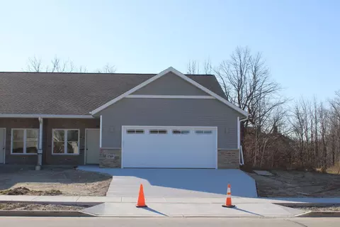 1789 Edgewood #10, Kewaskum, WI 53040