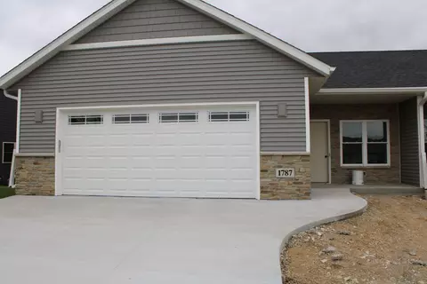 1787 Edgewood #9, Kewaskum, WI 53040