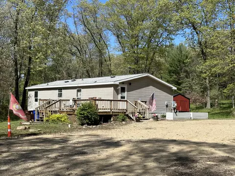 2977 6th, New Chester, WI 53936