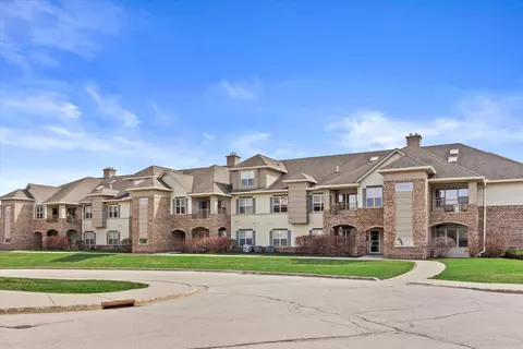 2987 W Drexel #321, Franklin, WI 53132