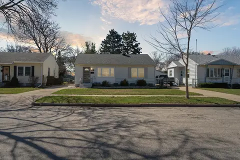 413 W Bottsford, Milwaukee, WI 53207