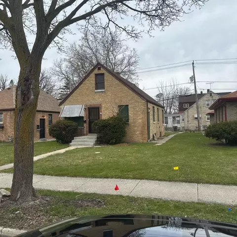 4108 W Hampton, Milwaukee, WI 53209