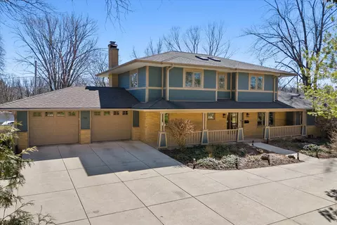 713 Riverview, Thiensville, WI 53092