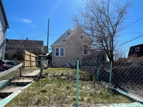 1013 W Lapham, Milwaukee, WI 53204