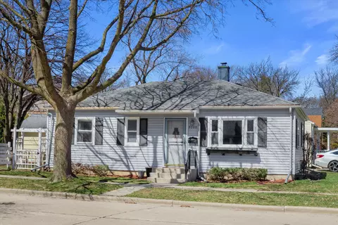 9200 W Park Hl, Milwaukee, WI 53226