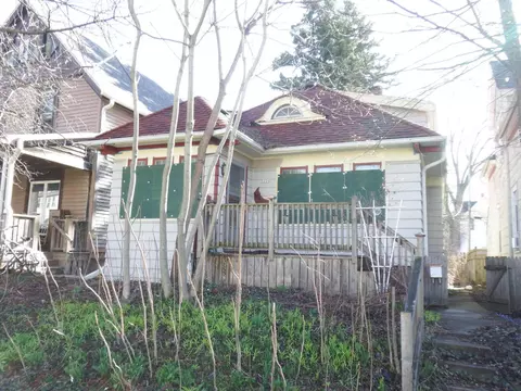 3226 N Newhall, Milwaukee, WI 53211