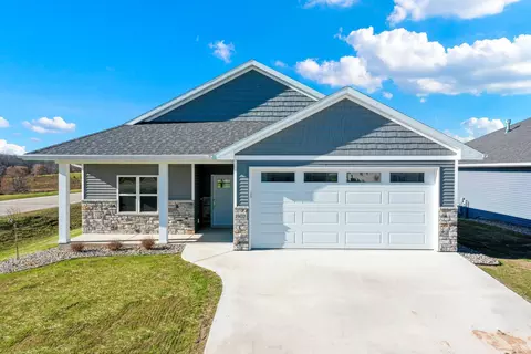 1902 Creekwood, Manitowoc, WI 54220