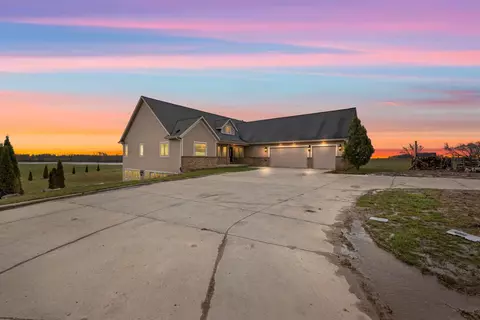 5858 Six Mile, Belgium, WI 53004