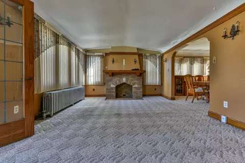 4135 N 21st, Milwaukee, WI 53209