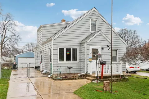 157 W Bolivar, Milwaukee, WI 53207