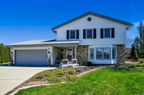 6073 W W Gln, Franklin, WI 53132