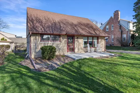 646 N 104th, Wauwatosa, WI 53226