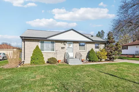 938 2nd, Grafton, WI 53024
