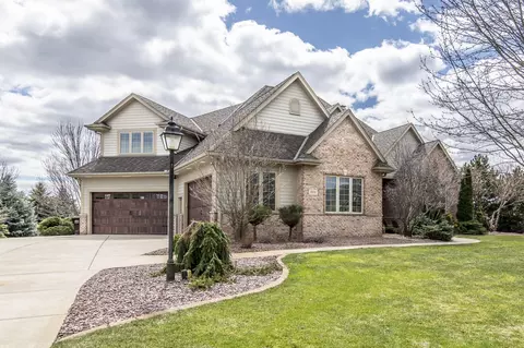 2175 Coachmen, Delafield, WI 53018