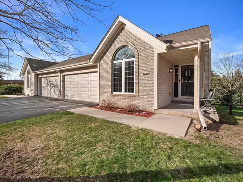 1602 Quietwood, West Bend, WI 53090