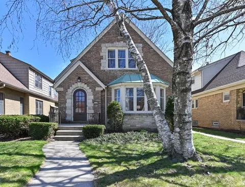 2640 N 68th, Wauwatosa, WI 53213