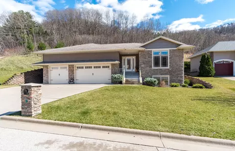 418 Red Apple, La Crescent, MN 55947